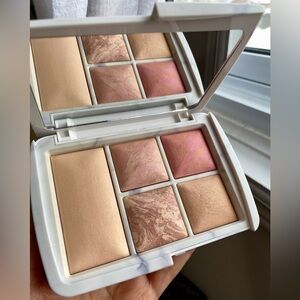 HOURGLASS Ambient lighting Edit palette - Surreal Light